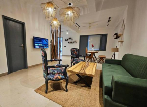 Luxury home with projector room near Kasauli